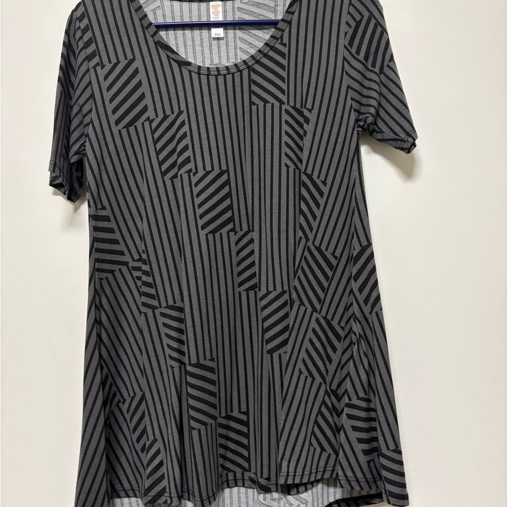 LuLaRoe Black & Gray Geometric Short Sleeve Swing Tunic